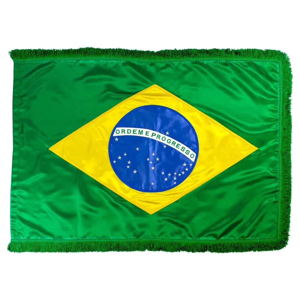 Bandeira do Brasil bordada em cetim com franja verde, aberta